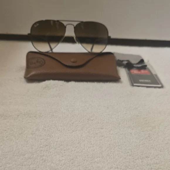 Ray-Ban | Accessories | Authentic Rayban Black Aviator  display picture 2